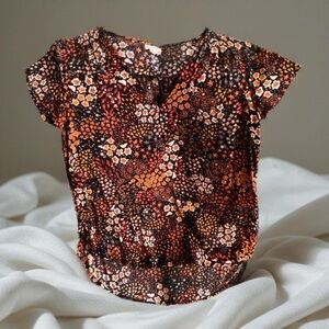 Pre Owned Women’s Hinge Short Sleeve Blouse Sz XS Floral Festive Casual Comfort